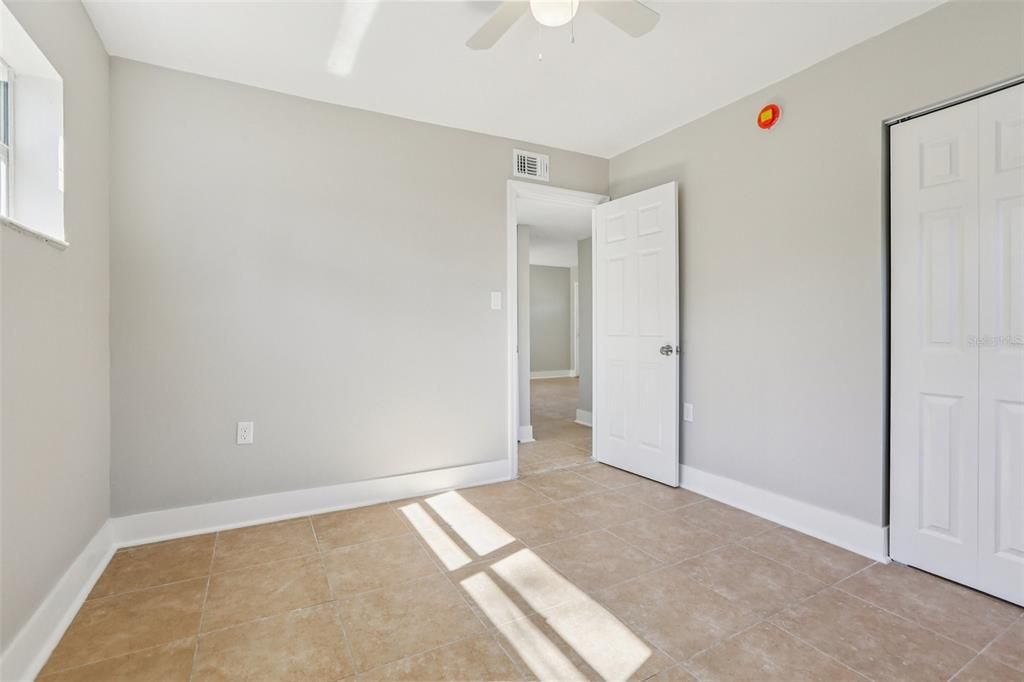 待售: $189,000 (2 贝兹, 1 浴室, 720 平方英尺)