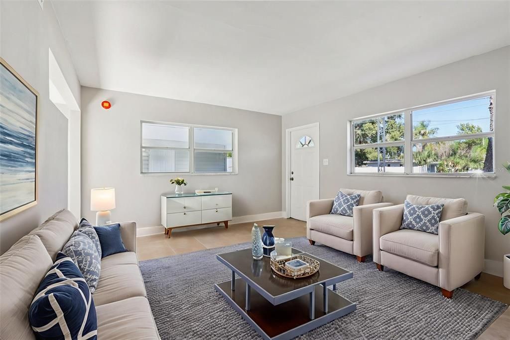 待售: $189,000 (2 贝兹, 1 浴室, 720 平方英尺)