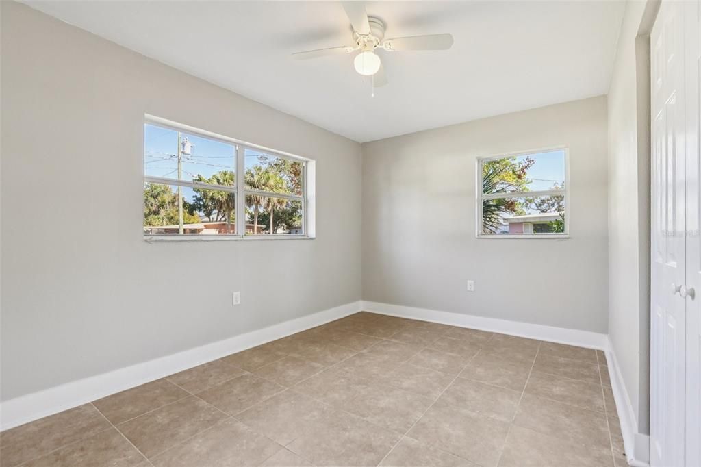 待售: $189,000 (2 贝兹, 1 浴室, 720 平方英尺)