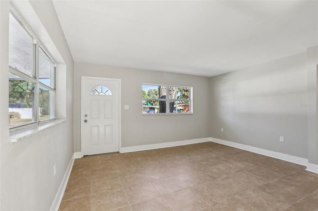 待售: $189,000 (2 贝兹, 1 浴室, 720 平方英尺)