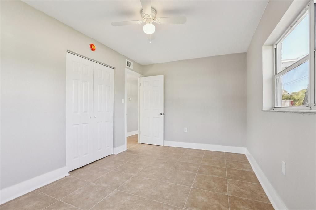 待售: $189,000 (2 贝兹, 1 浴室, 720 平方英尺)