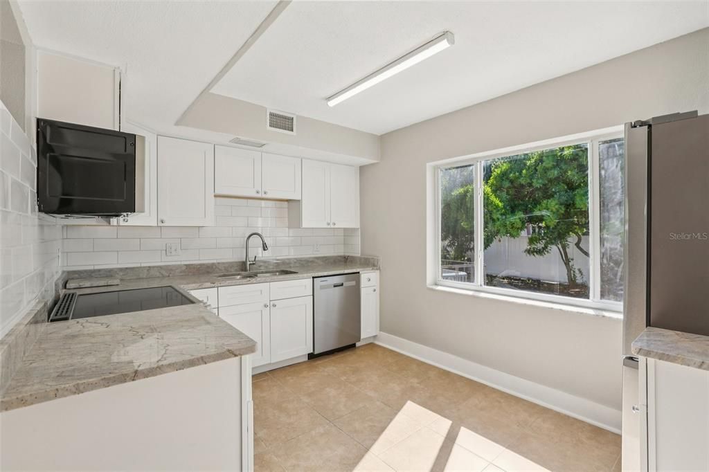 待售: $189,000 (2 贝兹, 1 浴室, 720 平方英尺)