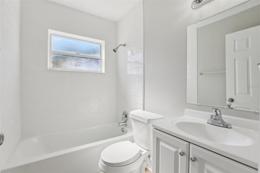 待售: $189,000 (2 贝兹, 1 浴室, 720 平方英尺)