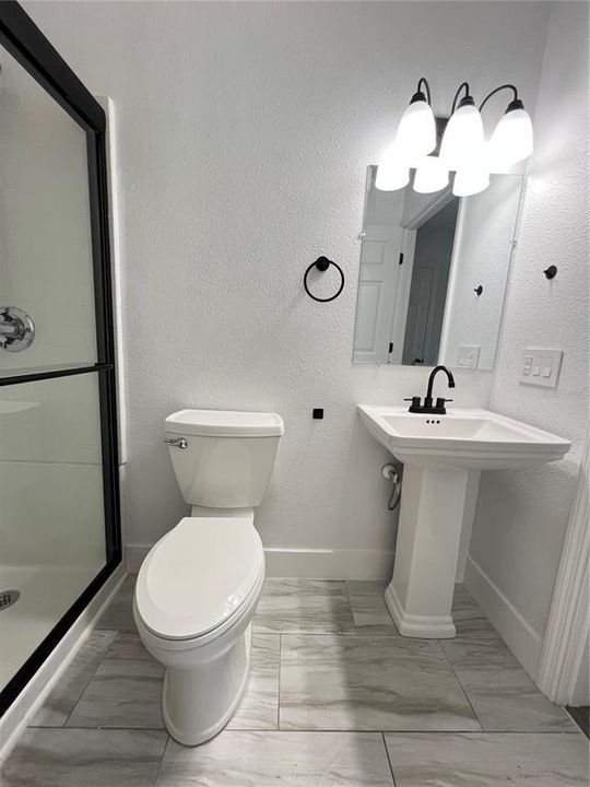 Под контрактом: $239,000 (3 спален, 1 ванн, 1072 Квадратных фут)