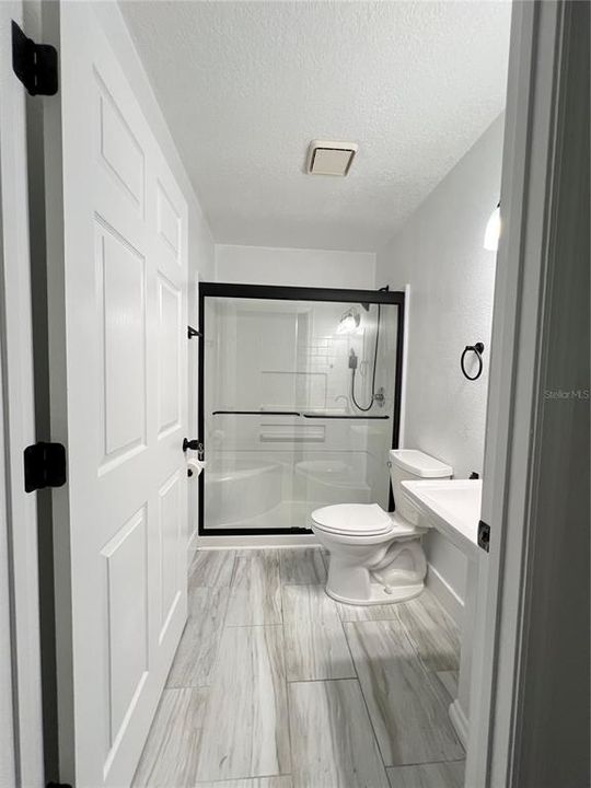 Под контрактом: $239,000 (3 спален, 1 ванн, 1072 Квадратных фут)