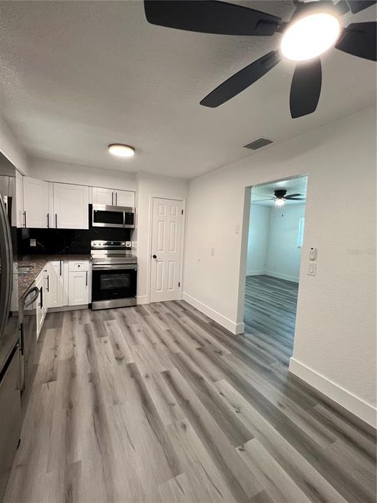 Под контрактом: $239,000 (3 спален, 1 ванн, 1072 Квадратных фут)