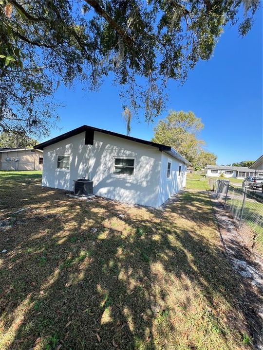 Под контрактом: $239,000 (3 спален, 1 ванн, 1072 Квадратных фут)