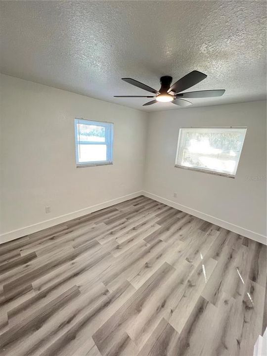 Под контрактом: $239,000 (3 спален, 1 ванн, 1072 Квадратных фут)