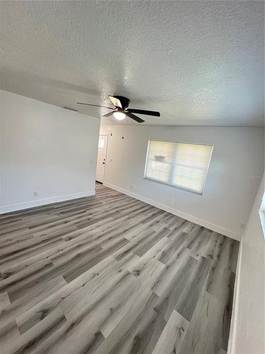 Под контрактом: $239,000 (3 спален, 1 ванн, 1072 Квадратных фут)