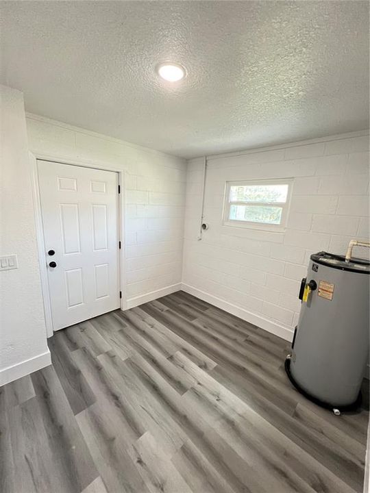 Под контрактом: $239,000 (3 спален, 1 ванн, 1072 Квадратных фут)