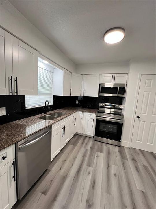 Под контрактом: $239,000 (3 спален, 1 ванн, 1072 Квадратных фут)