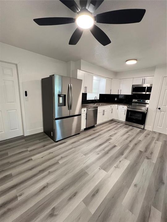 Под контрактом: $239,000 (3 спален, 1 ванн, 1072 Квадратных фут)