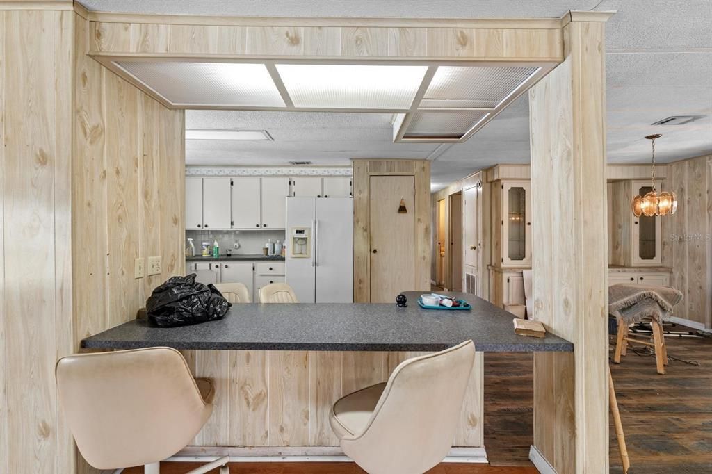 На продажу: $199,999 (2 спален, 2 ванн, 1352 Квадратных фут)