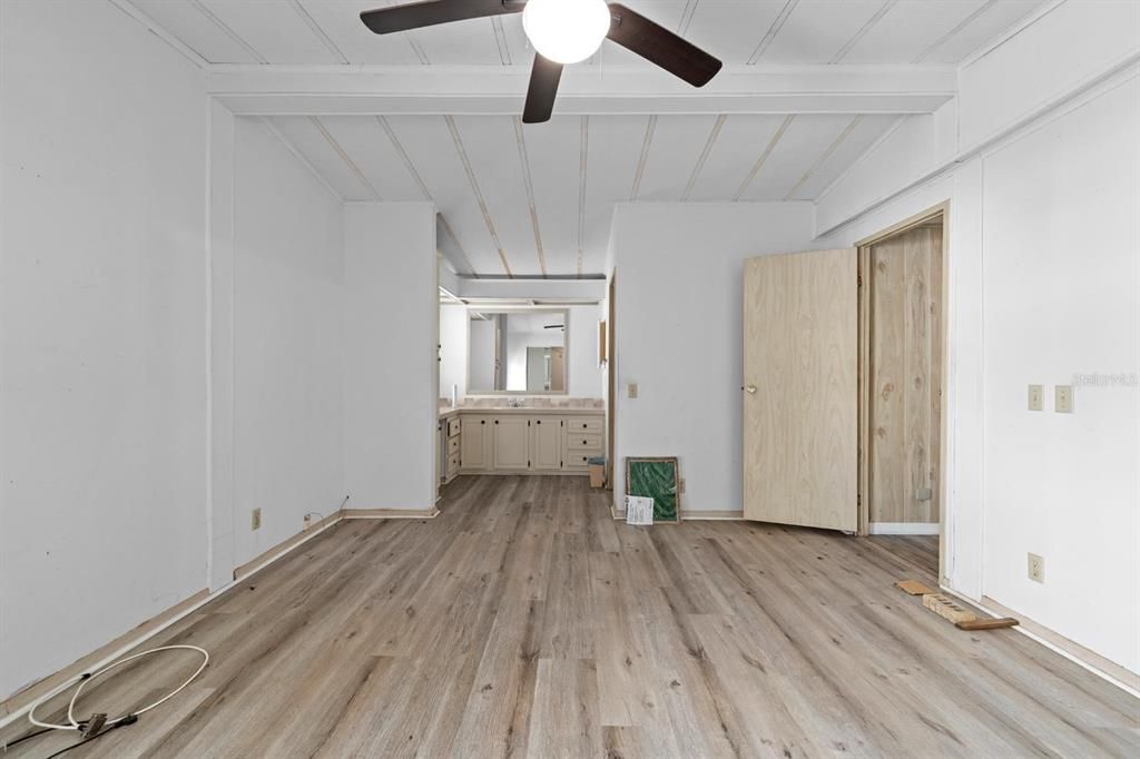 На продажу: $199,999 (2 спален, 2 ванн, 1352 Квадратных фут)