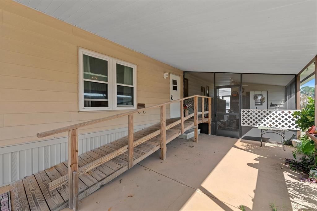 На продажу: $199,999 (2 спален, 2 ванн, 1352 Квадратных фут)