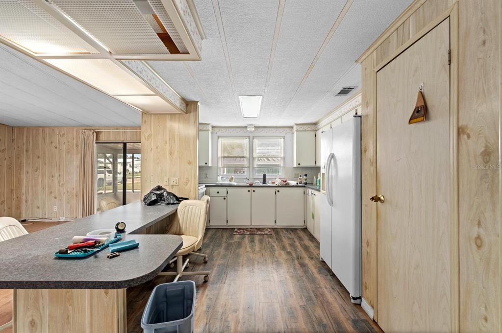 На продажу: $199,999 (2 спален, 2 ванн, 1352 Квадратных фут)