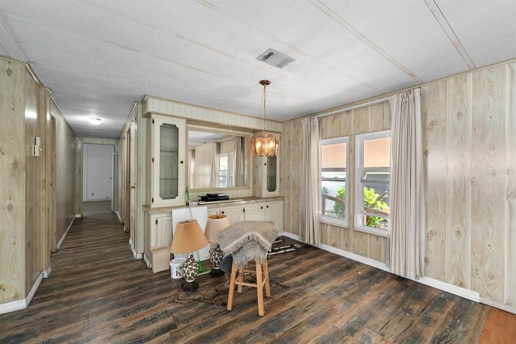 На продажу: $199,999 (2 спален, 2 ванн, 1352 Квадратных фут)