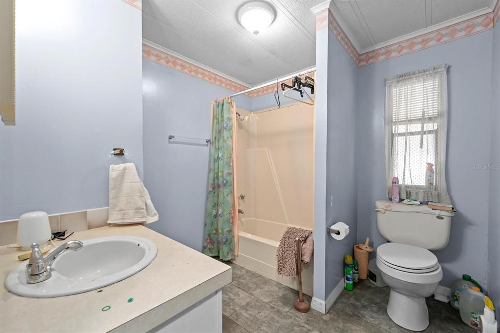 На продажу: $199,999 (2 спален, 2 ванн, 1352 Квадратных фут)