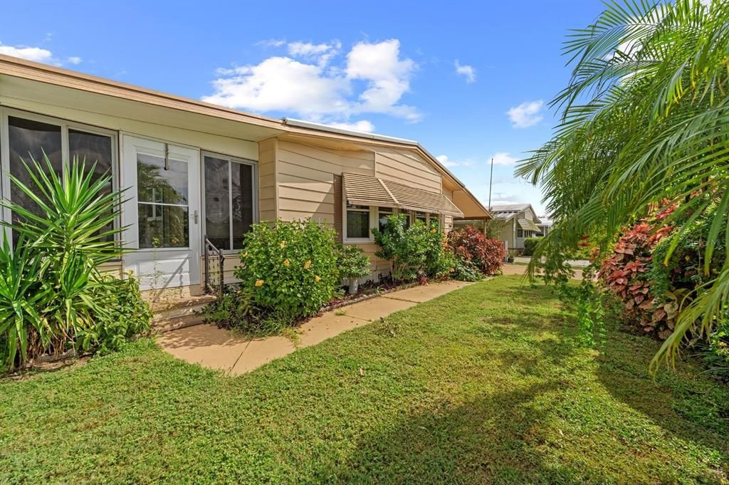 На продажу: $199,999 (2 спален, 2 ванн, 1352 Квадратных фут)