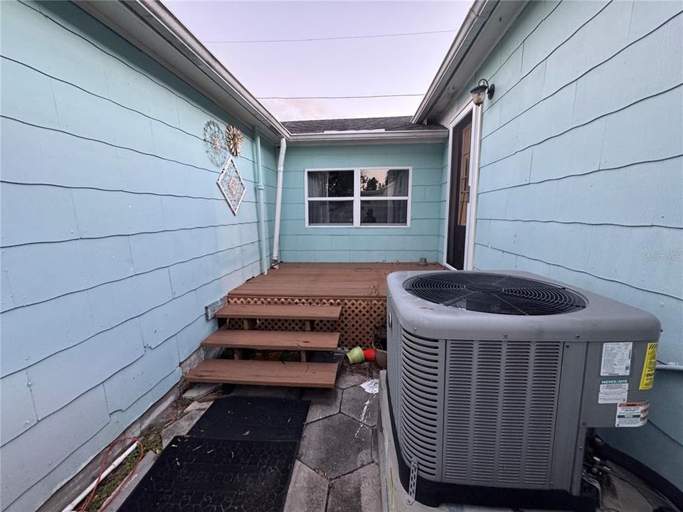 For Rent: $2,300 (3 beds, 2 baths, 1105 Square Feet)