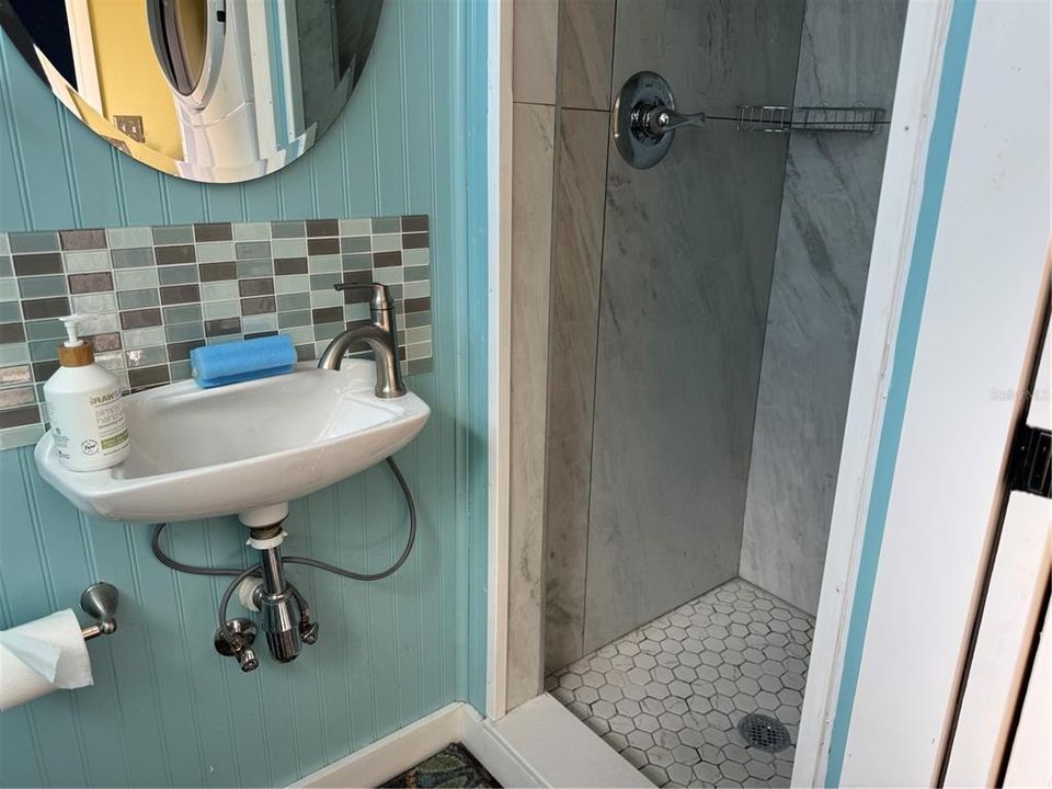 For Rent: $2,300 (3 beds, 2 baths, 1105 Square Feet)