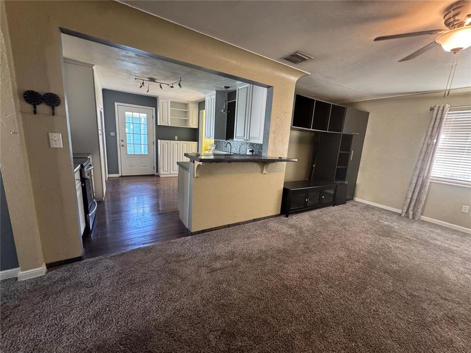 For Rent: $2,300 (3 beds, 2 baths, 1105 Square Feet)