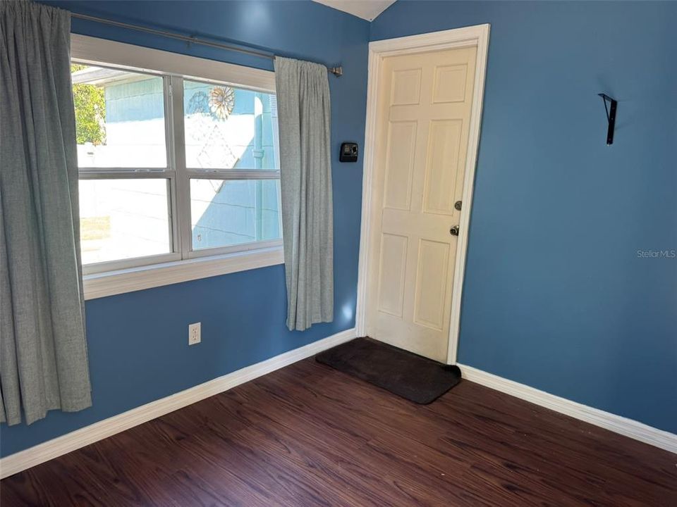 For Rent: $2,300 (3 beds, 2 baths, 1105 Square Feet)