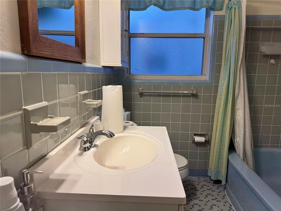 For Rent: $2,300 (3 beds, 2 baths, 1105 Square Feet)