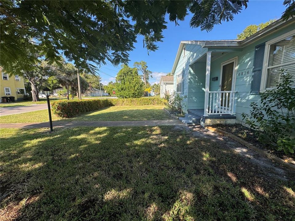 For Rent: $2,300 (3 beds, 2 baths, 1105 Square Feet)