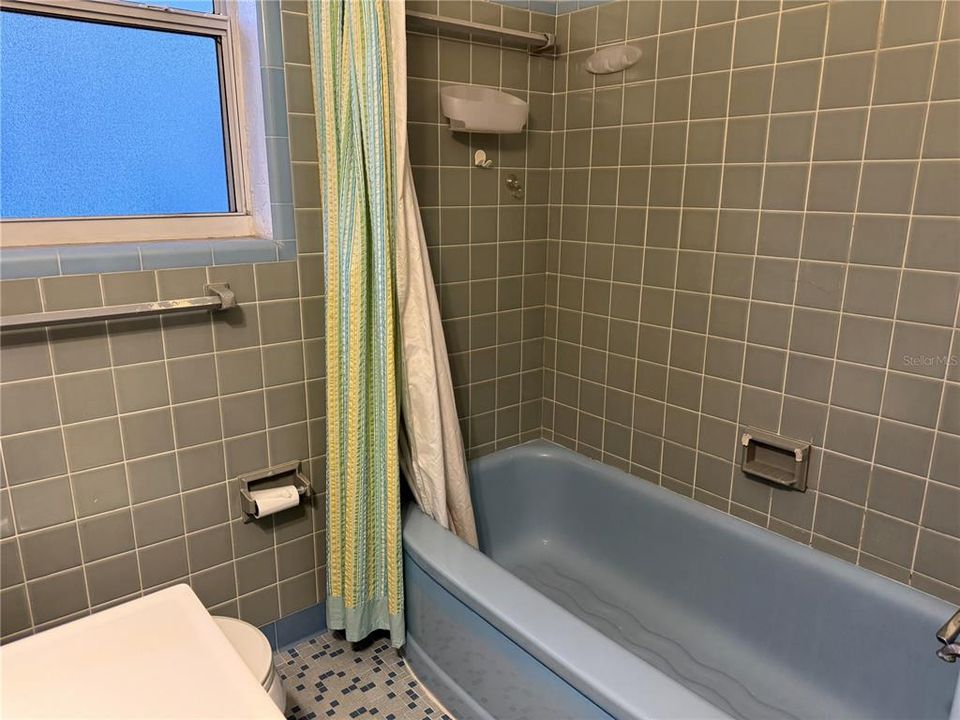 For Rent: $2,300 (3 beds, 2 baths, 1105 Square Feet)