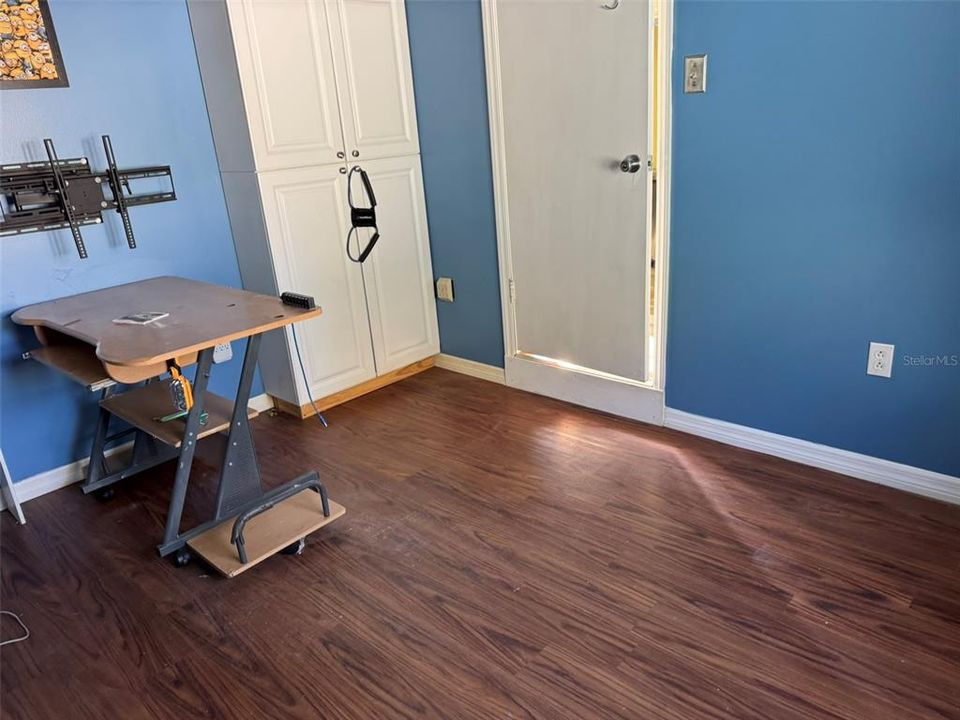 For Rent: $2,300 (3 beds, 2 baths, 1105 Square Feet)