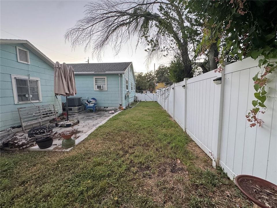 For Rent: $2,300 (3 beds, 2 baths, 1105 Square Feet)