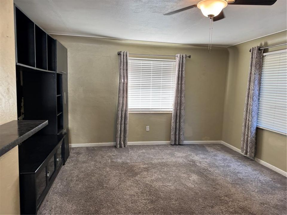 For Rent: $2,300 (3 beds, 2 baths, 1105 Square Feet)