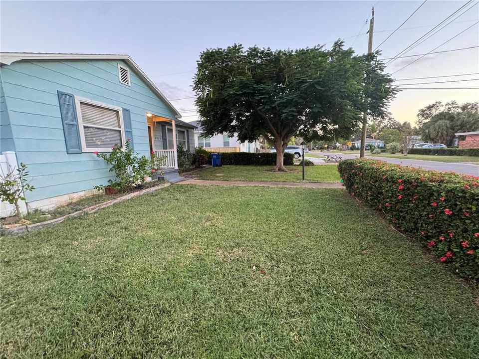 For Rent: $2,300 (3 beds, 2 baths, 1105 Square Feet)