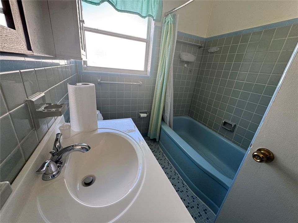 For Rent: $2,300 (3 beds, 2 baths, 1105 Square Feet)