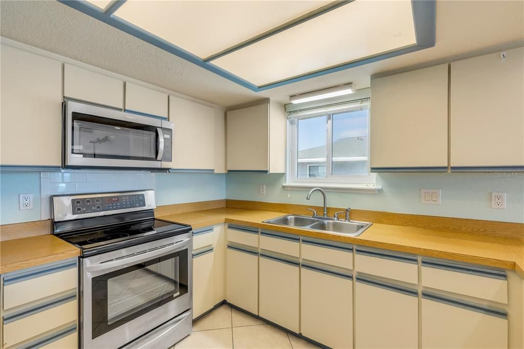 For Sale: $629,900 (3 beds, 2 baths, 1640 Square Feet)