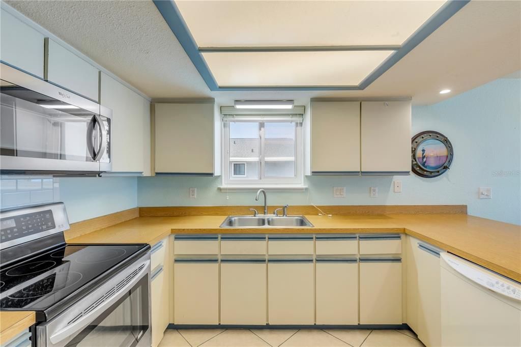 For Sale: $629,900 (3 beds, 2 baths, 1640 Square Feet)