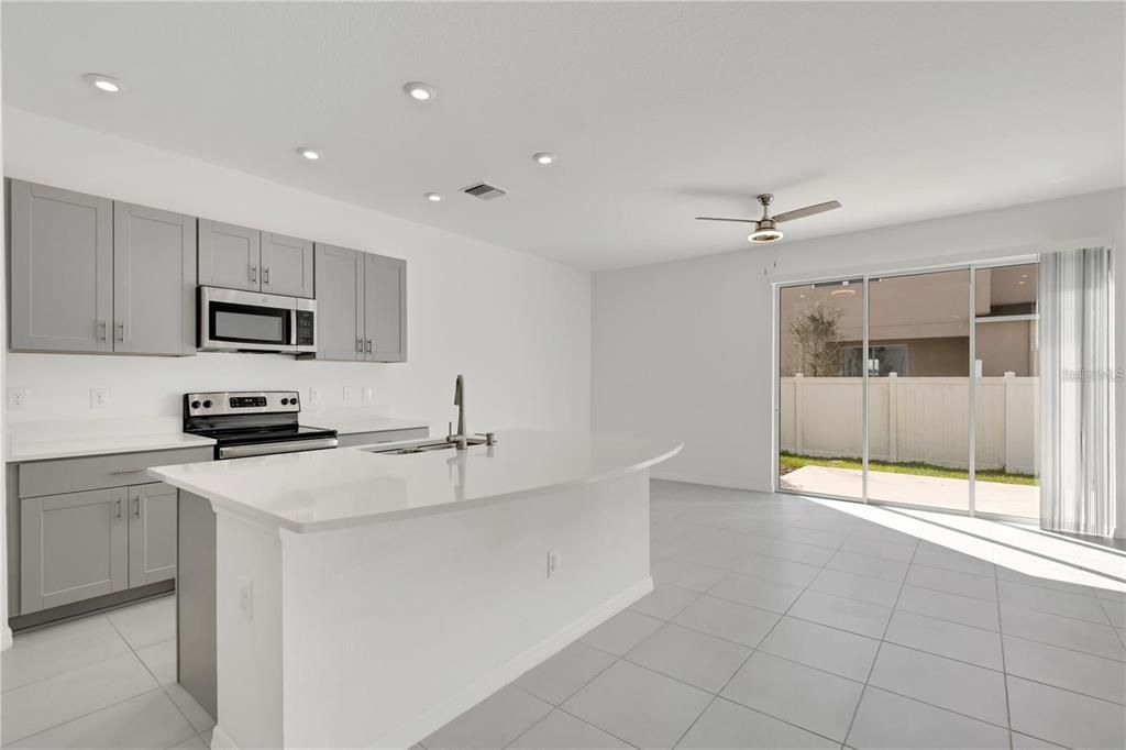 出租: $2,100 (3 贝兹, 2 浴室, 1407 平方英尺)