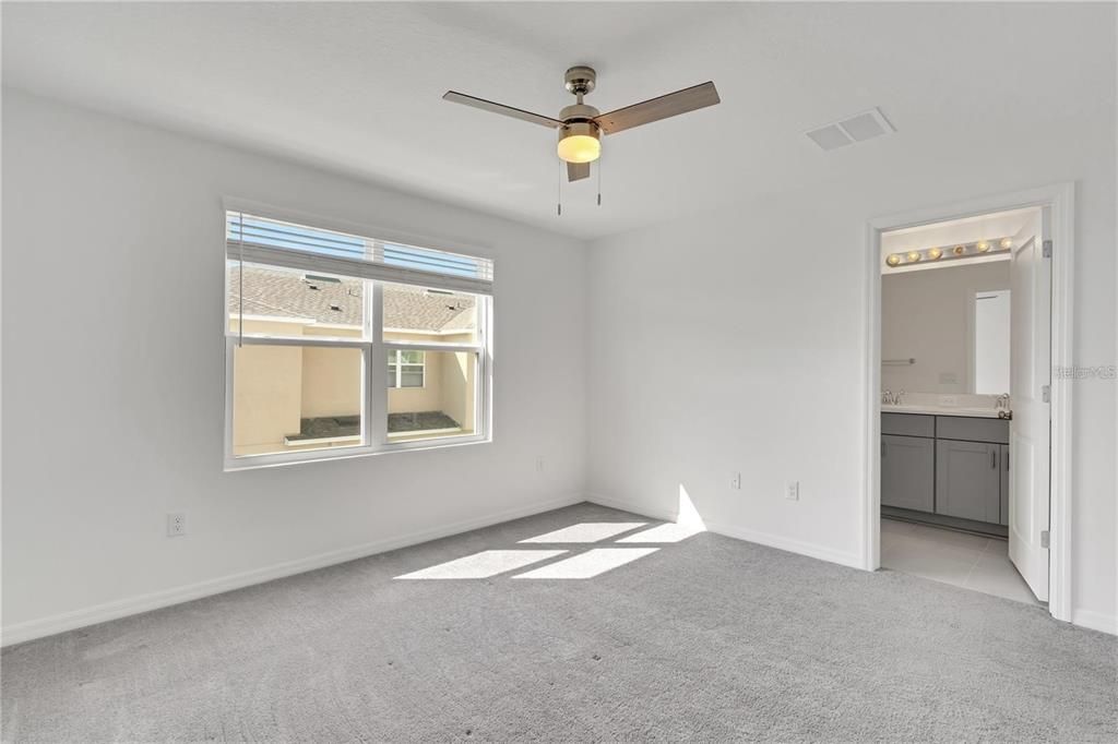 出租: $2,100 (3 贝兹, 2 浴室, 1407 平方英尺)