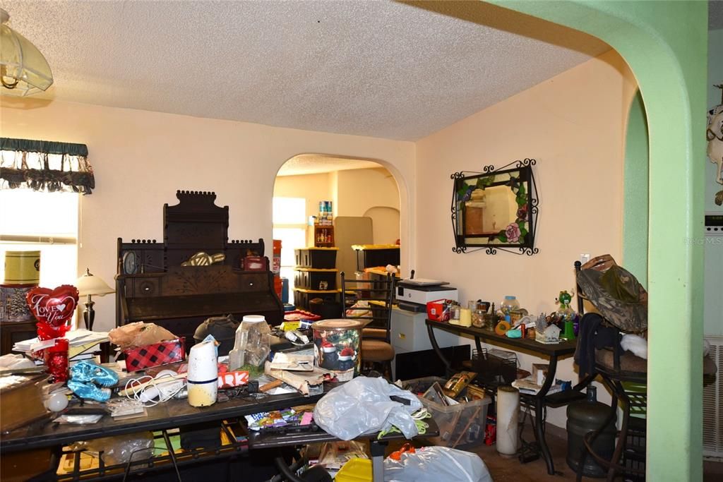 Под контрактом: $380,000 (3 спален, 2 ванн, 2140 Квадратных фут)