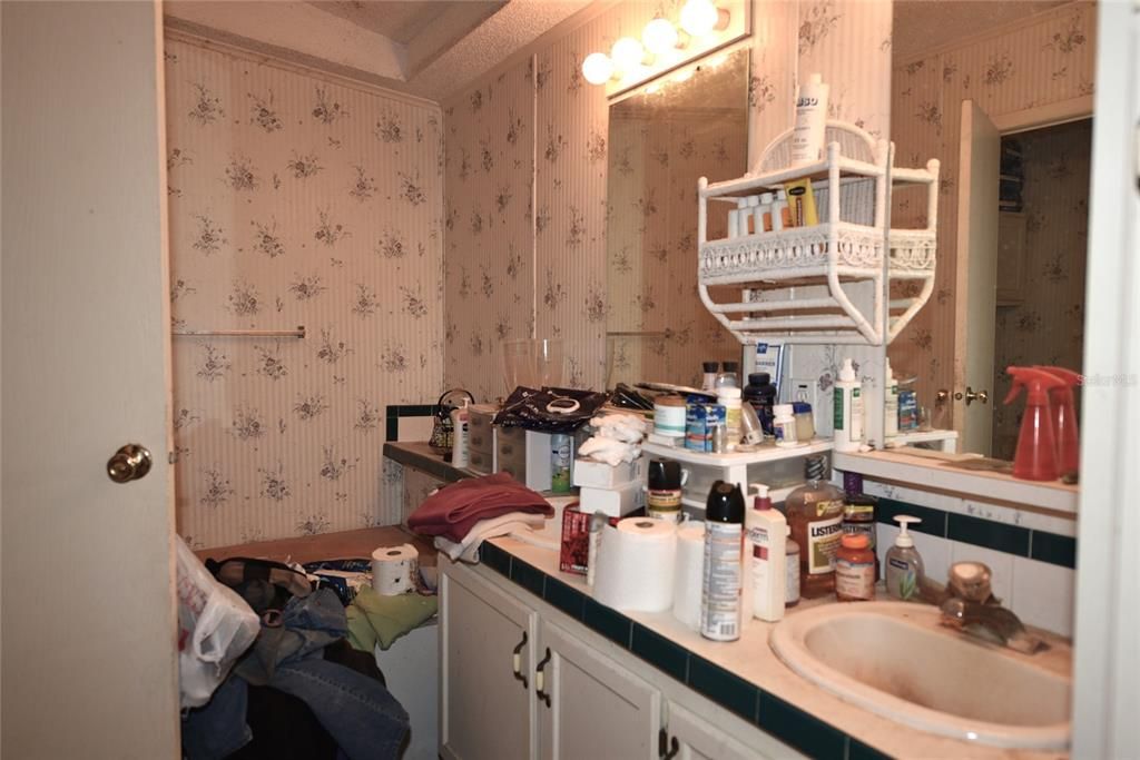 Под контрактом: $380,000 (3 спален, 2 ванн, 2140 Квадратных фут)