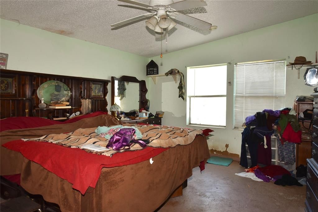 Под контрактом: $380,000 (3 спален, 2 ванн, 2140 Квадратных фут)