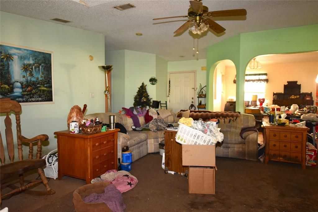 Под контрактом: $380,000 (3 спален, 2 ванн, 2140 Квадратных фут)