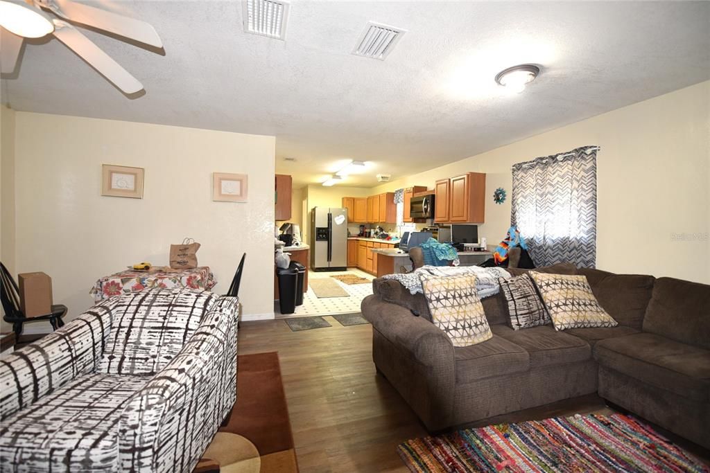 Под контрактом: $380,000 (3 спален, 2 ванн, 2140 Квадратных фут)