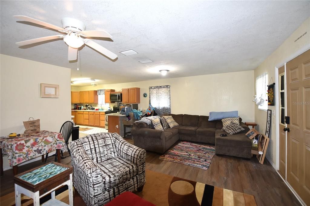 Под контрактом: $380,000 (3 спален, 2 ванн, 2140 Квадратных фут)