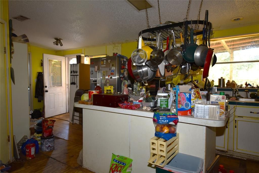 Под контрактом: $380,000 (3 спален, 2 ванн, 2140 Квадратных фут)