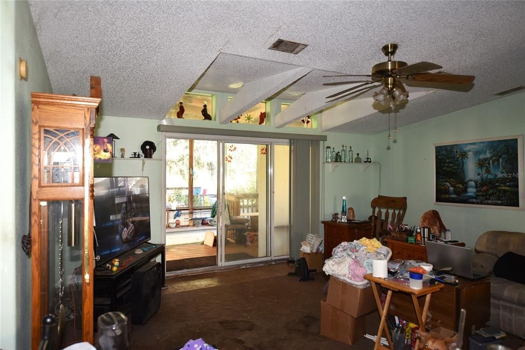 Под контрактом: $380,000 (3 спален, 2 ванн, 2140 Квадратных фут)