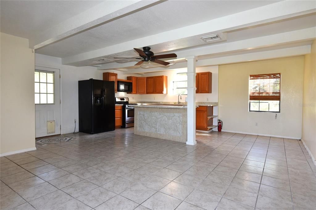 Под контрактом: $380,000 (3 спален, 2 ванн, 2140 Квадратных фут)