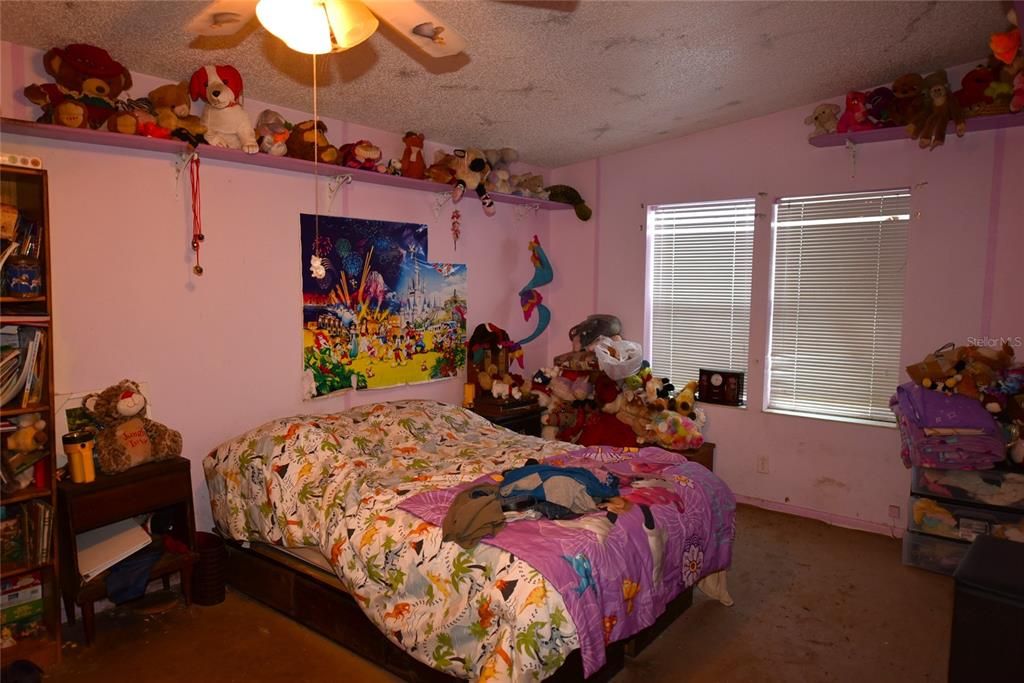 Под контрактом: $380,000 (3 спален, 2 ванн, 2140 Квадратных фут)