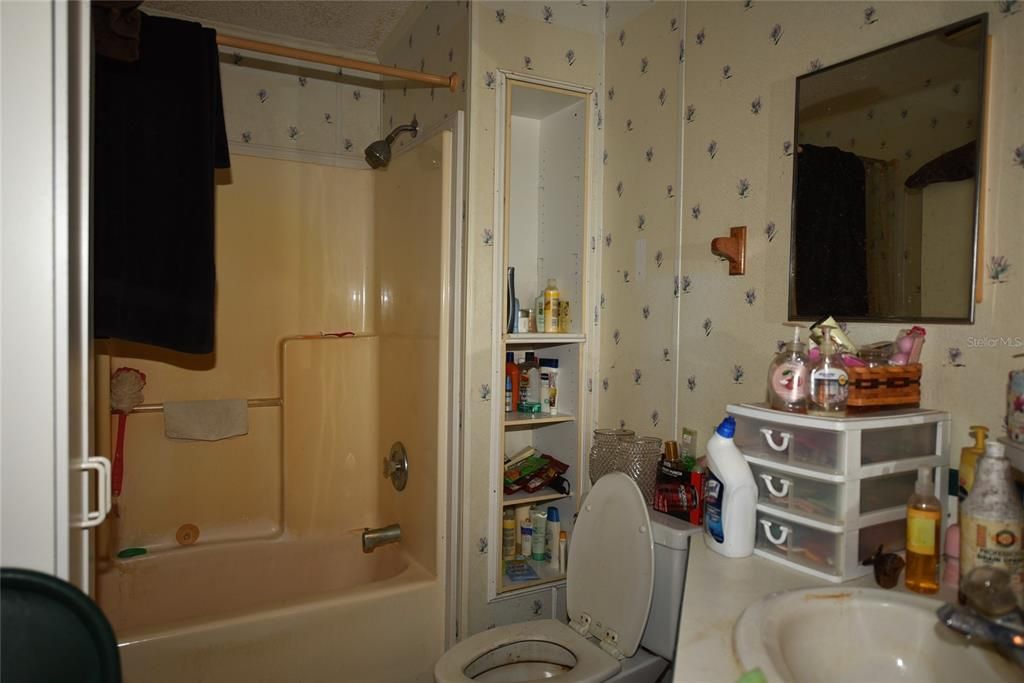 Под контрактом: $380,000 (3 спален, 2 ванн, 2140 Квадратных фут)